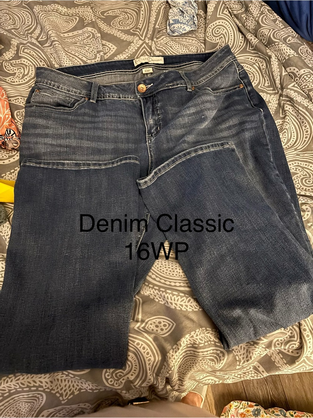 1822 Denim Relaxed Jeans in Dark Blue Wash
